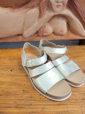 Dr. Scholl's Island Glow Strappy Sandal sz8 Metallic Champagne Gold Faux Leather